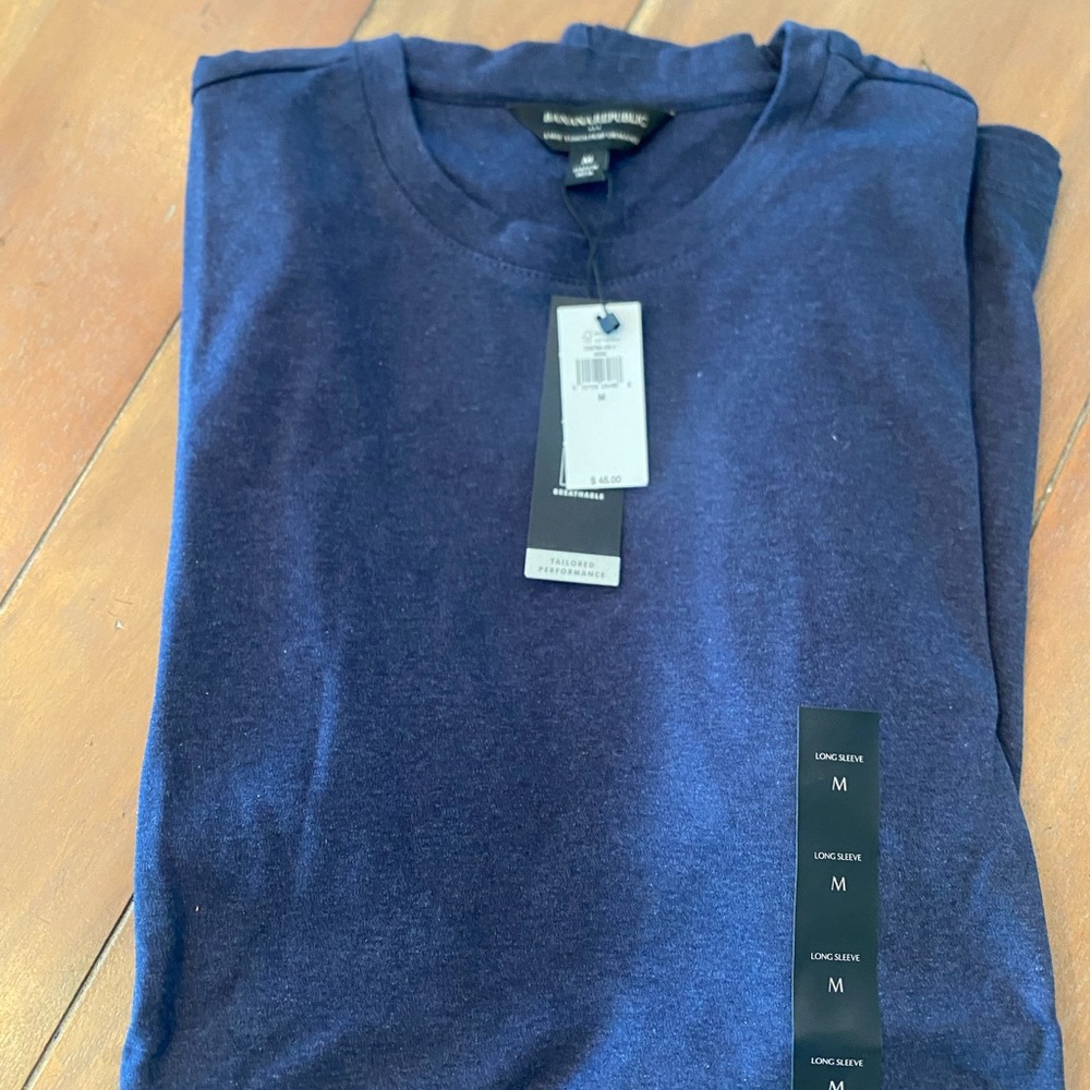 Men’s Banana Republic Navy Long-Sleeve Performance Tee - Medium
